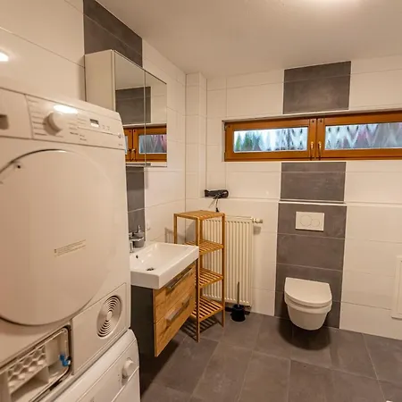 105 M2 Arbeiterwohnung Mit 2 Extra Schlafzimmern Fuer 7 Personen Appartamento