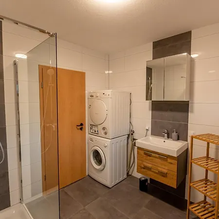 105 M2 Arbeiterwohnung Mit 2 Extra Schlafzimmern Fuer 7 Personen Appartamento