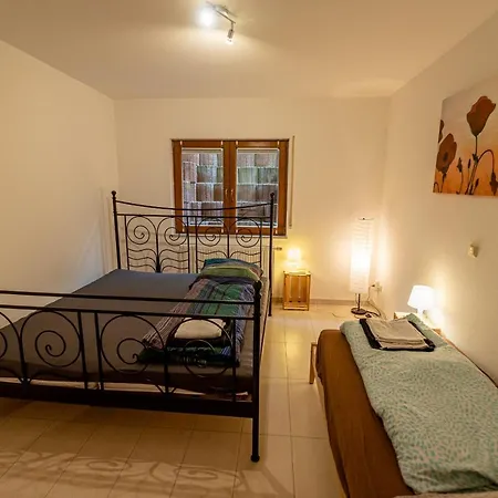 105 M2 Arbeiterwohnung Mit 2 Extra Schlafzimmern Fuer 7 Personen Appartamento