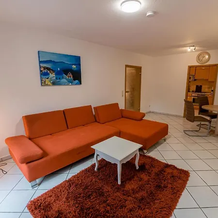 Apartment 105 M2 Arbeiterwohnung Mit 2 Extra Schlafzimmern Fuer 7 Personen *