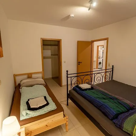 105 M2 Arbeiterwohnung Mit 2 Extra Schlafzimmern Fuer 7 Personen Apartment *