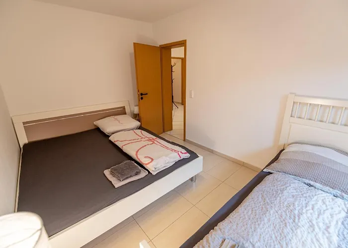 105 M2 Arbeiterwohnung Mit 2 Extra Schlafzimmern Fuer 7 Personen *