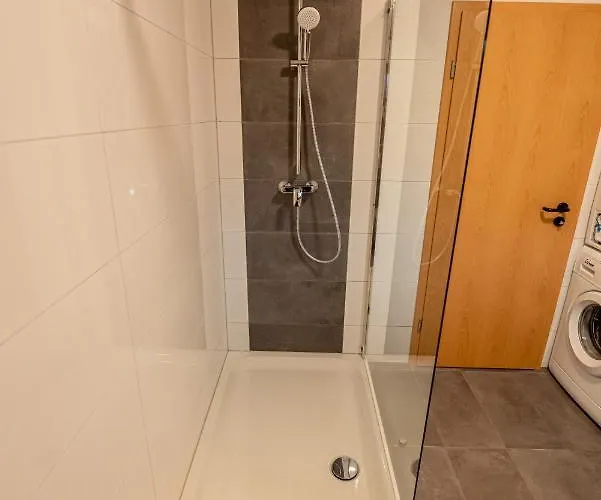 105 M2 Arbeiterwohnung Mit 2 Extra Schlafzimmern Fuer 7 Personen *